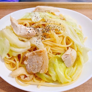 春キャベツと蒸し鶏のオイルパスタ